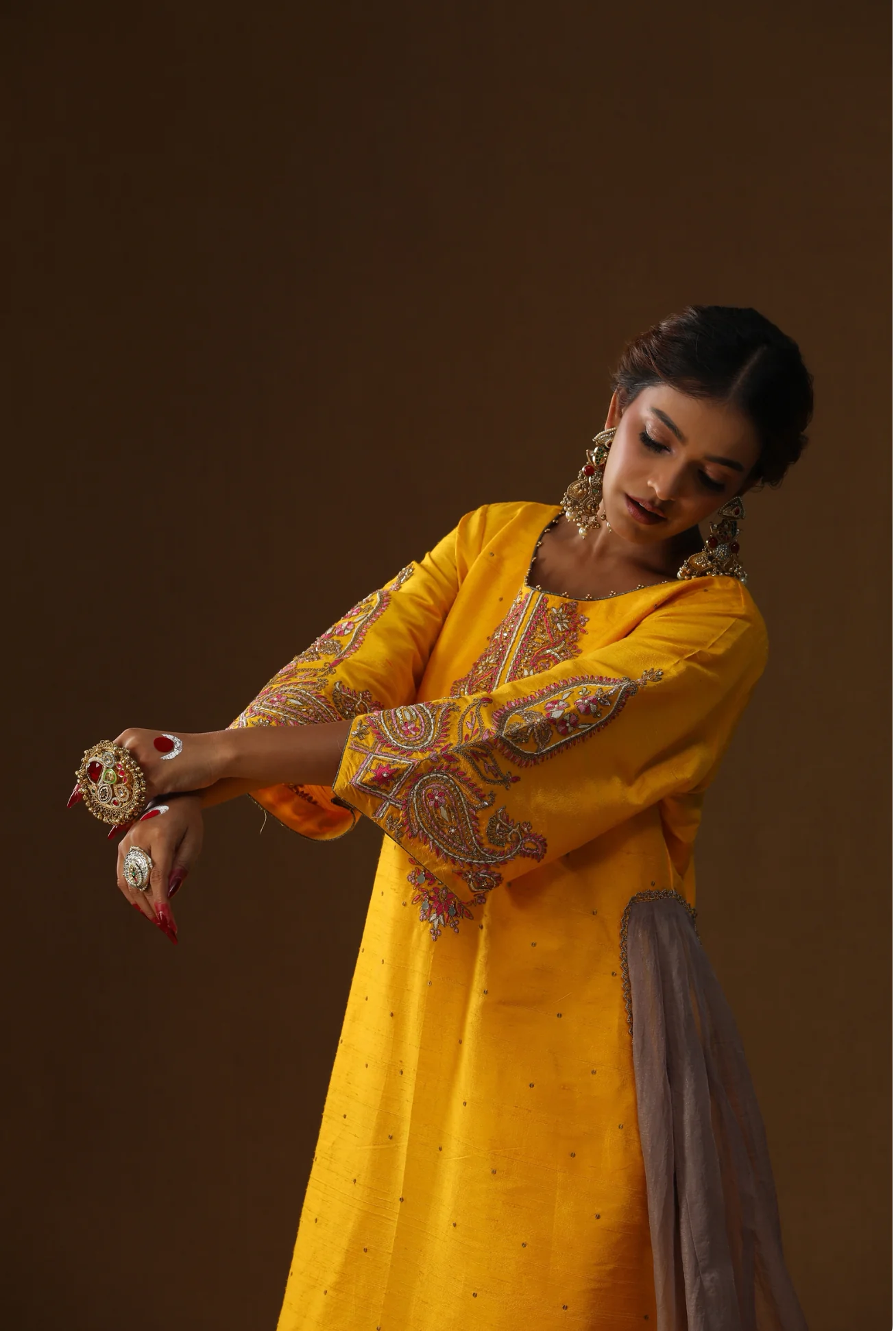 Amar Ishq embroidered suit set - Image 3