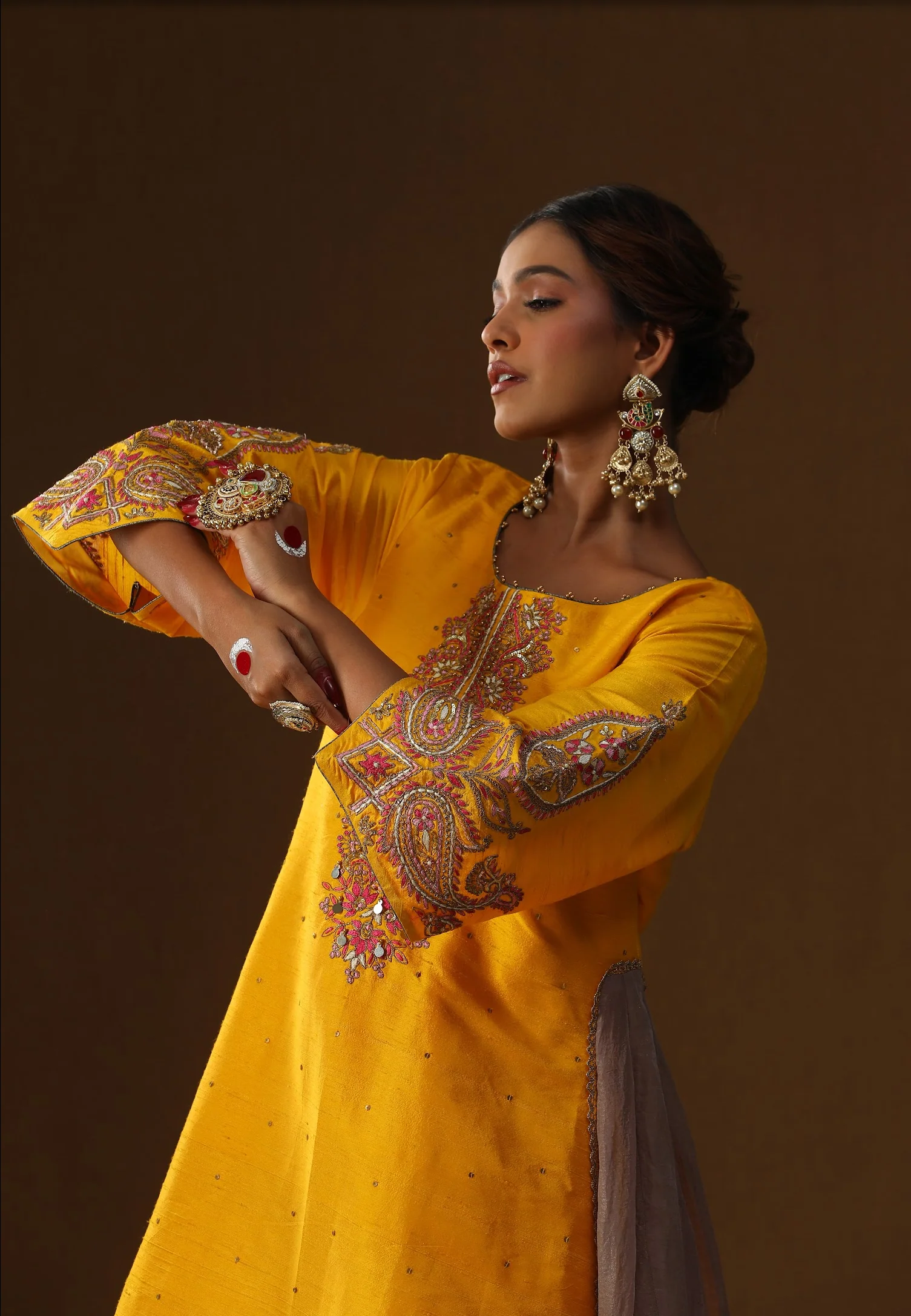 Amar Ishq embroidered suit set - Image 5