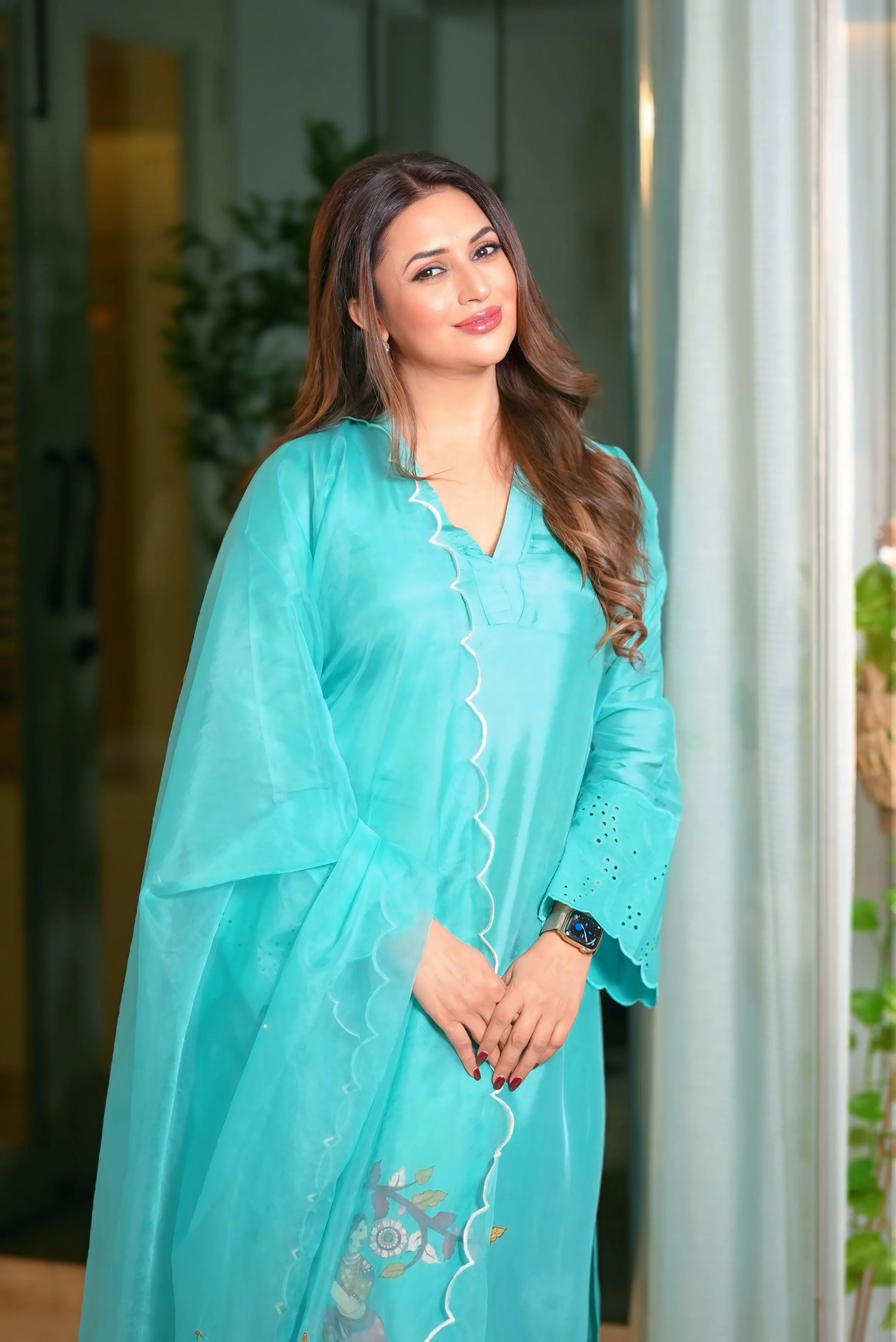 Divyanka Tripathi in Phirosi Pakistani Suit Set - Image 4