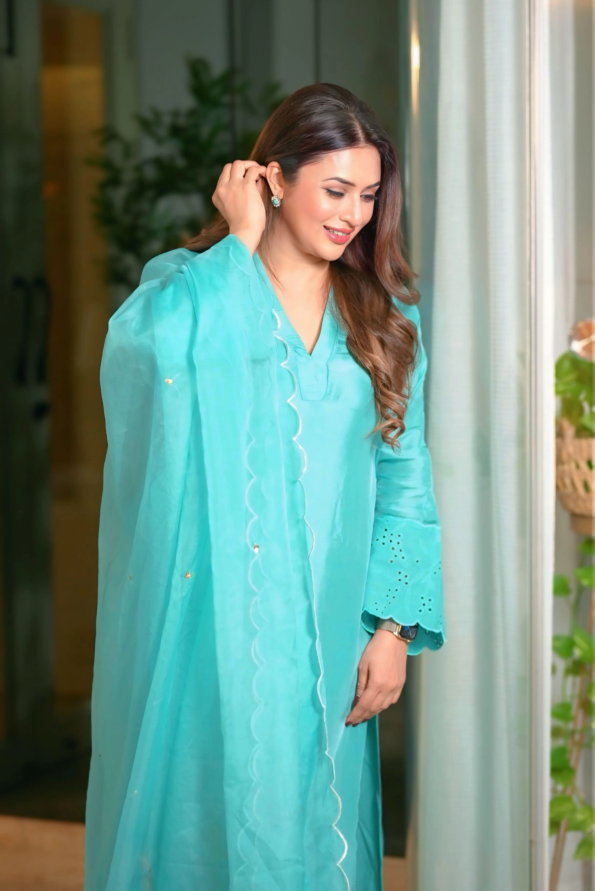 Divyanka Tripathi in Phirosi Pakistani Suit Set - Image 5