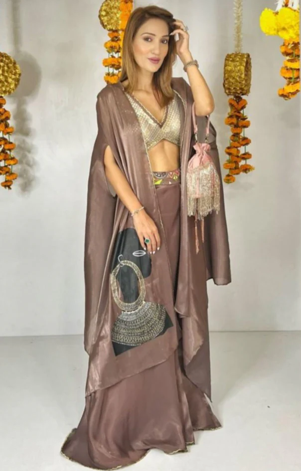 HARPREET SURI AKA MOMWEARSPRADA In Rustic Brown Handpainted Cape set