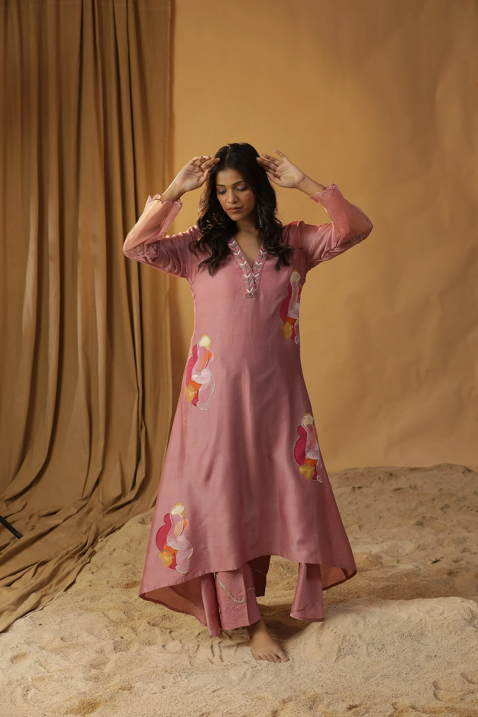 Pyaazi handpainted a-line kurta set - Image 5