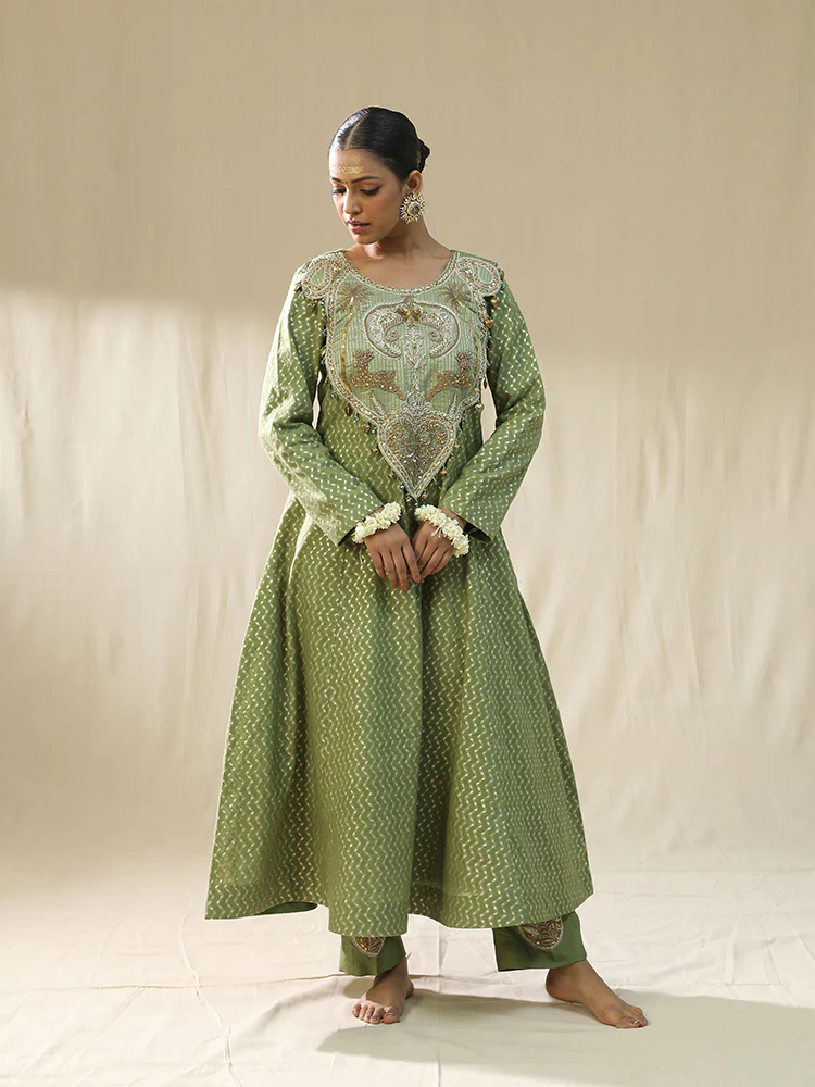 Pista green kastoori self suit set - Image 6