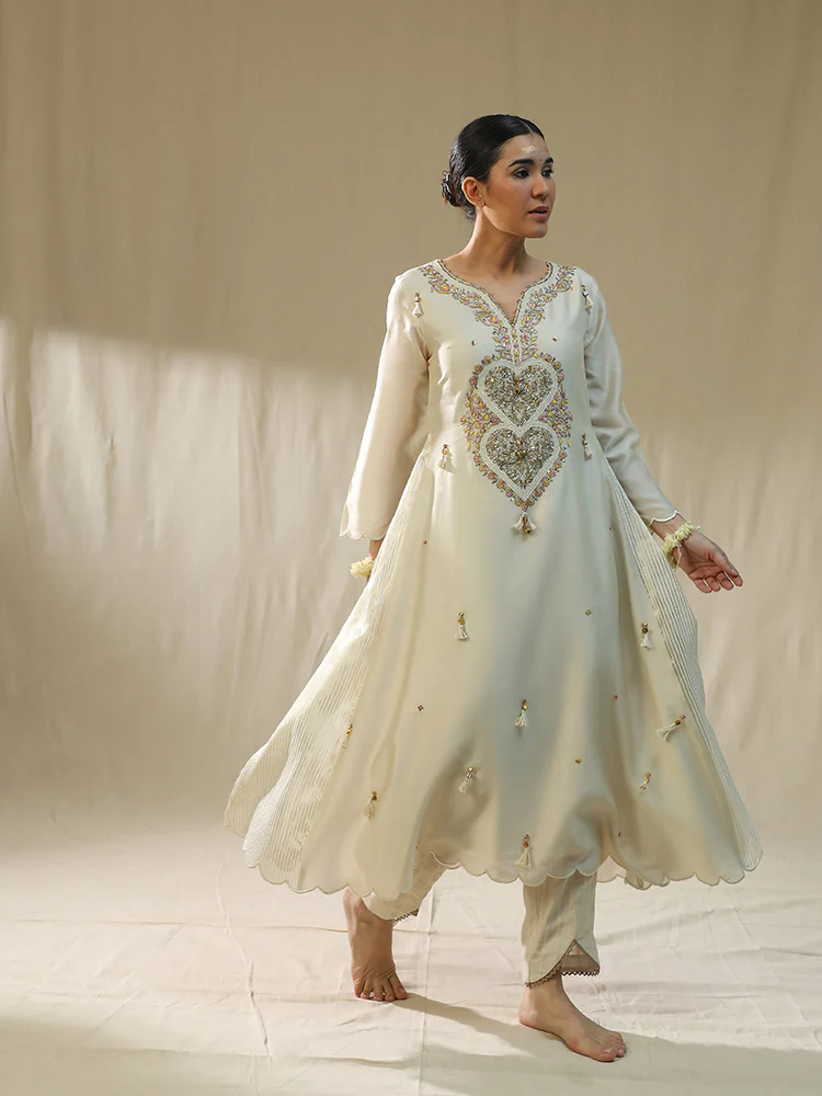 Ivory heart A line suit set - Image 5