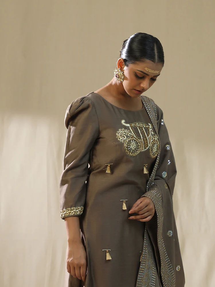 Baggi mocha Arpita Sulakshana signature suit set - Image 3