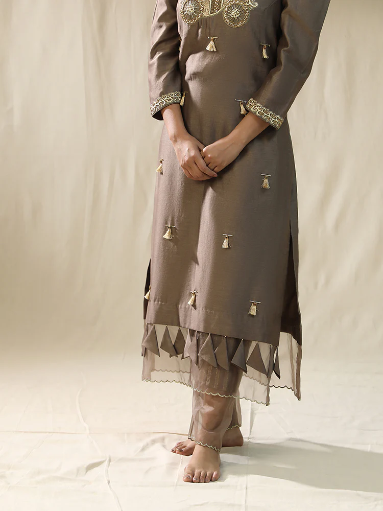 Baggi mocha Arpita Sulakshana signature suit set - Image 4